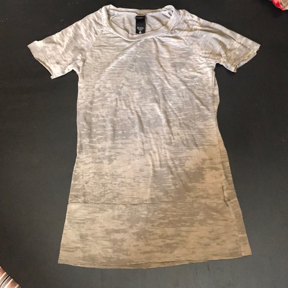 SALE! JUNIOR Fit - Sz S or Girls Sz 10/12 soft Tee
